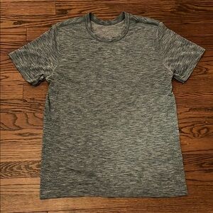 Lululemon Gray/ blue Men's T-Shirt.